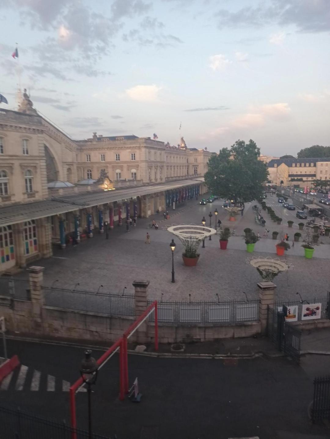 Hotel De Lorraine Paris Bagian luar foto